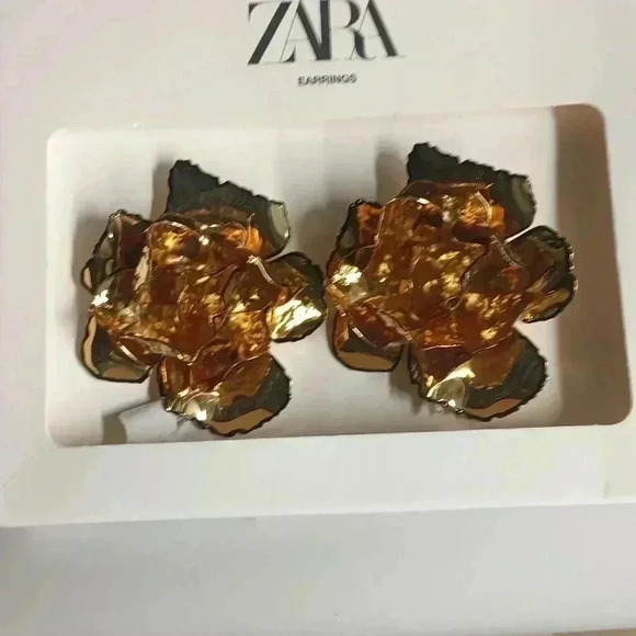 Zara Emerald Flower Earrings - Picture 6 of 6